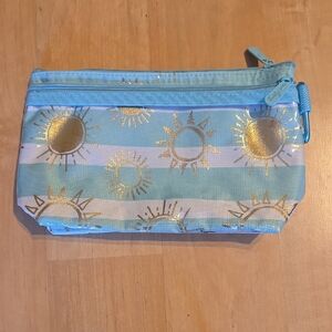 Thirty-pne Clear Clip Pouch
